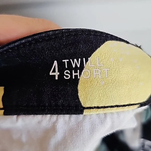 A.n.a Lemon Twill Dress Shorts in Women's Size 4 EUC - Picture 4 of 4